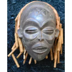 17005AD Masque Tschokwe 23 cm